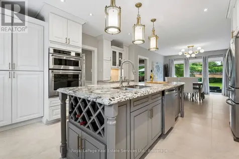 1 Stonebury Place Hamilton ON L8B 0Z1