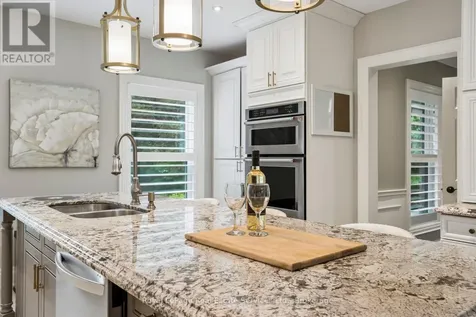 1 Stonebury Place Hamilton ON L8B 0Z1