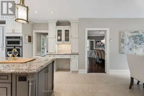 1 Stonebury Place Hamilton ON L8B 0Z1
