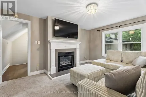 1 Stonebury Place Hamilton ON L8B 0Z1