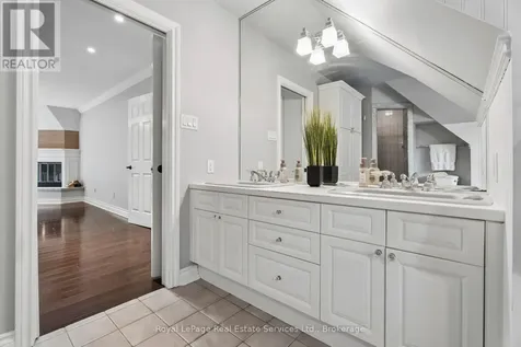 1 Stonebury Place Hamilton ON L8B 0Z1