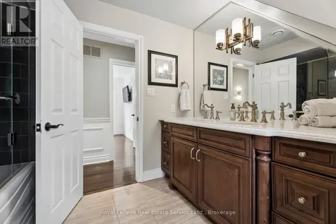 1 Stonebury Place Hamilton ON L8B 0Z1