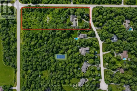 1 Stonebury Place Hamilton ON L8B 0Z1
