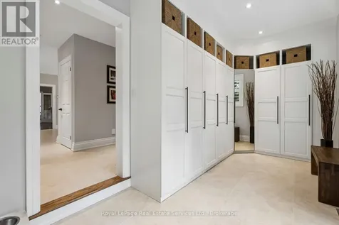 1 Stonebury Place Hamilton ON L8B 0Z1