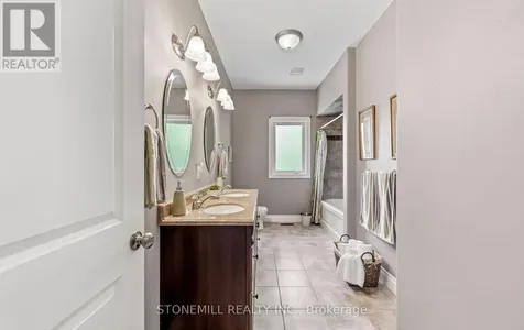 868 Eastdale Drive Wasaga Beach ON L9Z 2R2