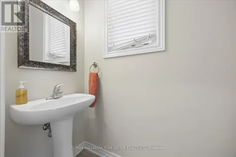 87 Courtland Crescent East Gwillimbury ON L9N 0B1