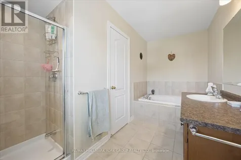 87 Courtland Crescent East Gwillimbury ON L9N 0B1