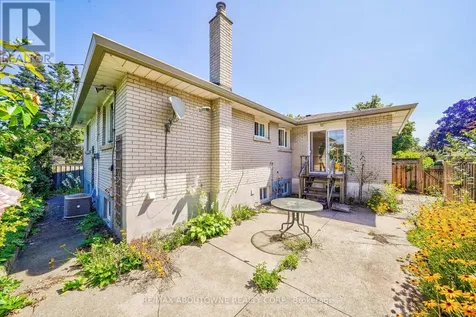 4395 Longmoor Drive Burlington (shoreacres) ON L7L 1X8