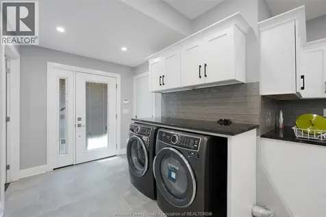 1059 Elsmere Avenue Windsor ON N9A 2B1