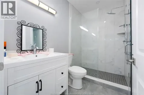 1059 Elsmere Avenue Windsor ON N9A 2B1