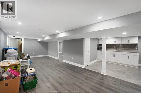 1059 Elsmere Avenue Windsor ON N9A 2B1