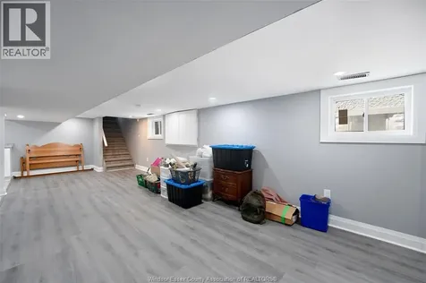 1059 Elsmere Avenue Windsor ON N9A 2B1