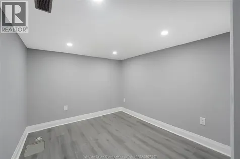 1059 Elsmere Avenue Windsor ON N9A 2B1