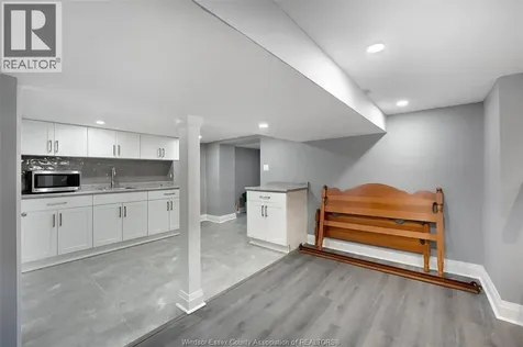 1059 Elsmere Avenue Windsor ON N9A 2B1