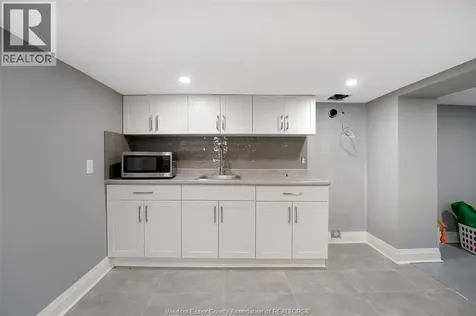 1059 Elsmere Avenue Windsor ON N9A 2B1