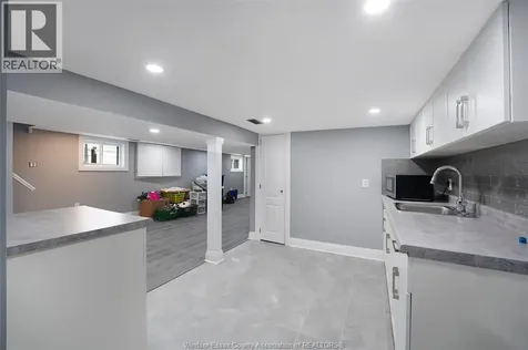1059 Elsmere Avenue Windsor ON N9A 2B1