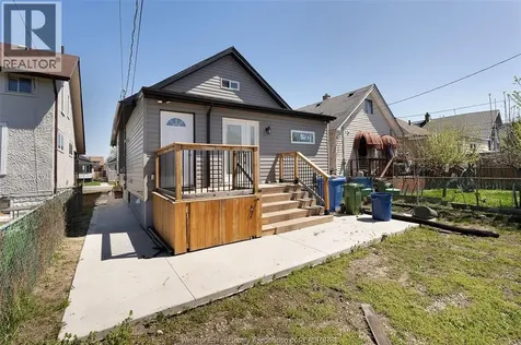 1059 Elsmere Avenue Windsor ON N9A 2B1