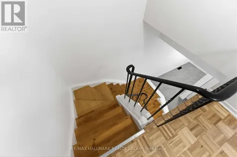 2202 Orient Park Drive Ottawa ON K1B 4W2