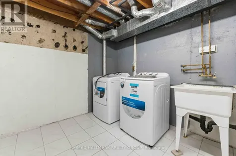 2202 Orient Park Drive Ottawa ON K1B 4W2