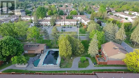 2202 Orient Park Drive Ottawa ON K1B 4W2