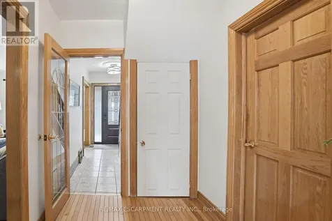 17 Tuxedo Avenue South Hamilton (delta) ON L8K 2R7