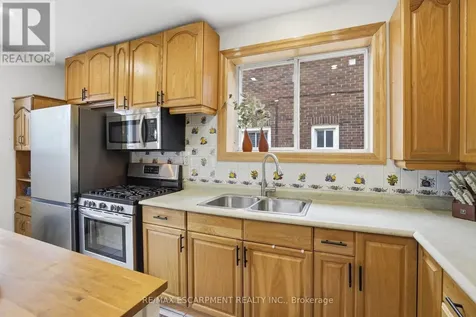 17 Tuxedo Avenue South Hamilton (delta) ON L8K 2R7