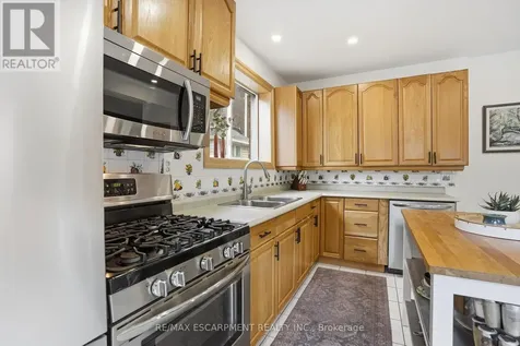 17 Tuxedo Avenue South Hamilton (delta) ON L8K 2R7