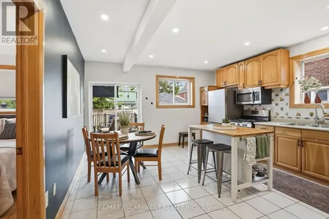 17 Tuxedo Avenue South Hamilton (delta) ON L8K 2R7