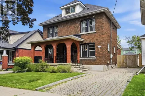 17 Tuxedo Avenue South Hamilton (delta) ON L8K 2R7