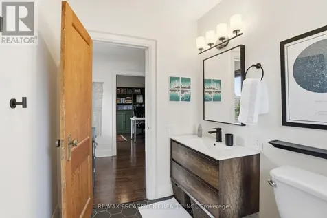 17 Tuxedo Avenue South Hamilton (delta) ON L8K 2R7