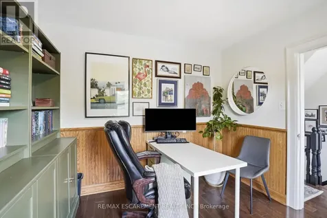 17 Tuxedo Avenue South Hamilton (delta) ON L8K 2R7