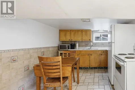 17 Tuxedo Avenue South Hamilton (delta) ON L8K 2R7