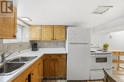 17 Tuxedo Avenue South Hamilton (delta) ON L8K 2R7