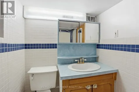 17 Tuxedo Avenue South Hamilton (delta) ON L8K 2R7
