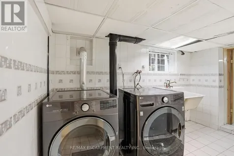 17 Tuxedo Avenue South Hamilton (delta) ON L8K 2R7