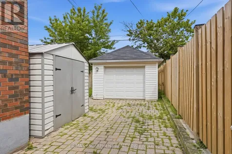 17 Tuxedo Avenue South Hamilton (delta) ON L8K 2R7