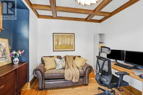 17 Tuxedo Avenue South Hamilton (delta) ON L8K 2R7