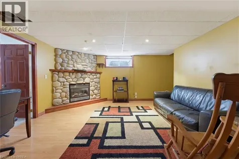 125 Whitlaw Way Paris ON N3L 4C9