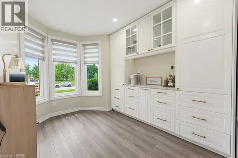 125 Whitlaw Way Paris ON N3L 4C9