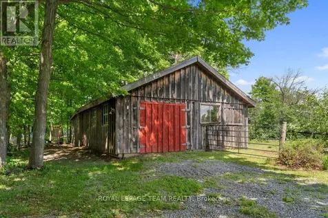 1462 Rideau River Road Montague ON K7A 8B8