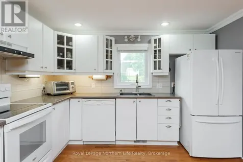 12 Valley View Drive East Powassan ON P0H 1Z0