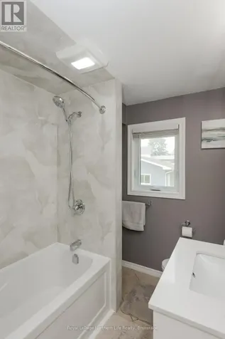 12 Valley View Drive East Powassan ON P0H 1Z0