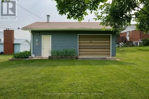 12 Valley View Drive East Powassan ON P0H 1Z0