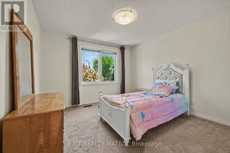 627 Chenier Way Ottawa ON K4A 1R5