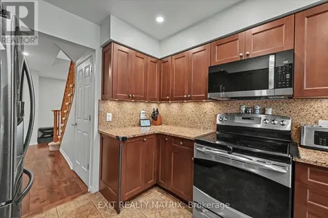 627 Chenier Way Ottawa ON K4A 1R5