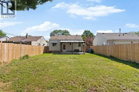 2293 Marentette Windsor ON N8W 2C2
