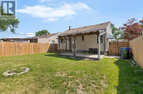 2293 Marentette Windsor ON N8W 2C2