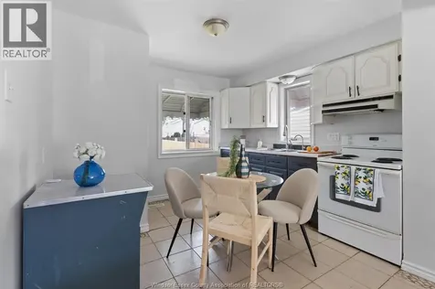 2293 Marentette Windsor ON N8W 2C2