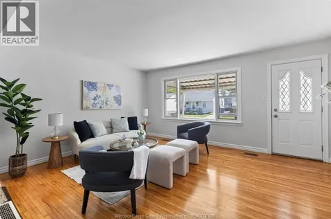 2293 Marentette Windsor ON N8W 2C2