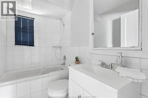 2293 Marentette Windsor ON N8W 2C2